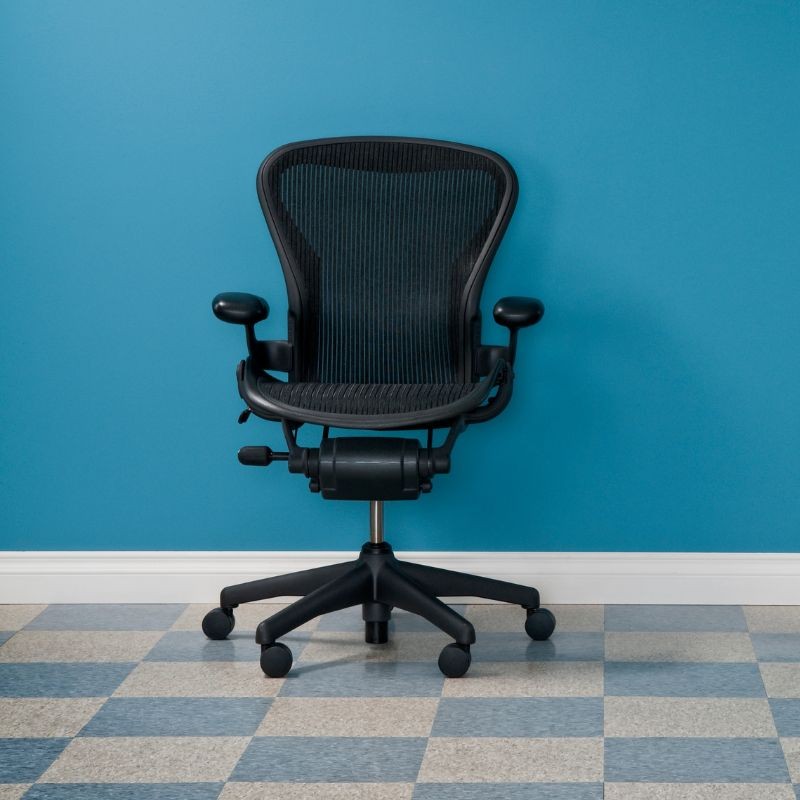 La importancia del reposabrazos en una silla de oficina